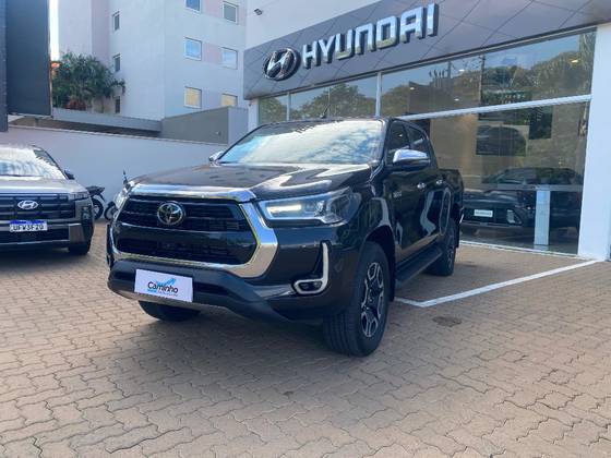 TOYOTA HILUX 2.8 D-4D TURBO DIESEL CD SRX 4X4 AUTOMÁTICO
